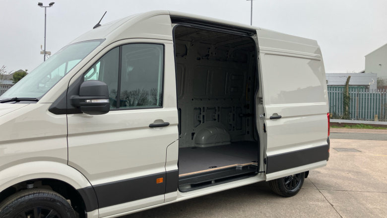 Volkswagen Crafter Cr35 Mwb Diesel Fwd 2.0 TDI 140PS Commerce Plus High Roof Van